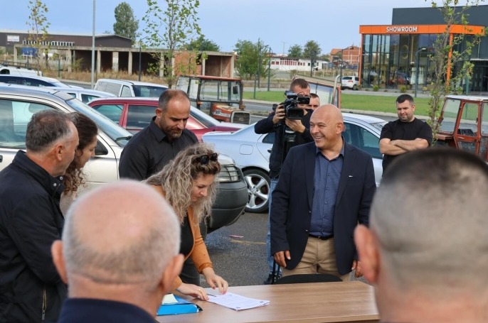 85 Fermerë të Komunës së Gjakovës u pajisen me mjete të reja bujqësore